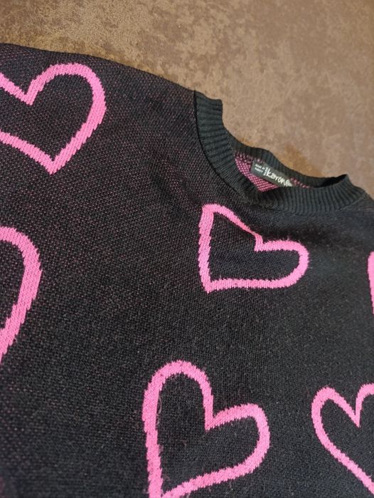 Світер в розові сердечки s-m