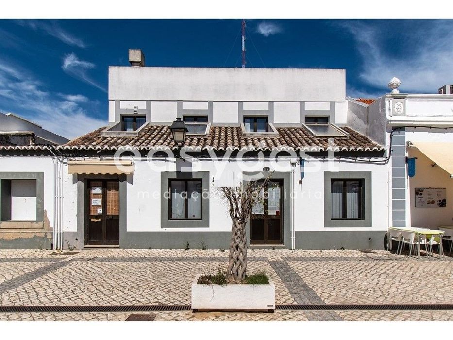 Espaço destinado a serviços no centro de Vila Real de Santo António