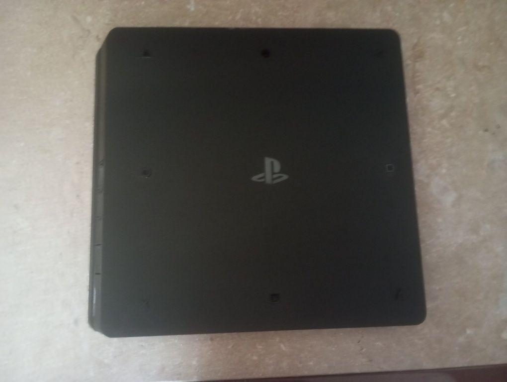 PS4 Slim 500GB | Comando Novo + GTA V | Como Nova - 200€