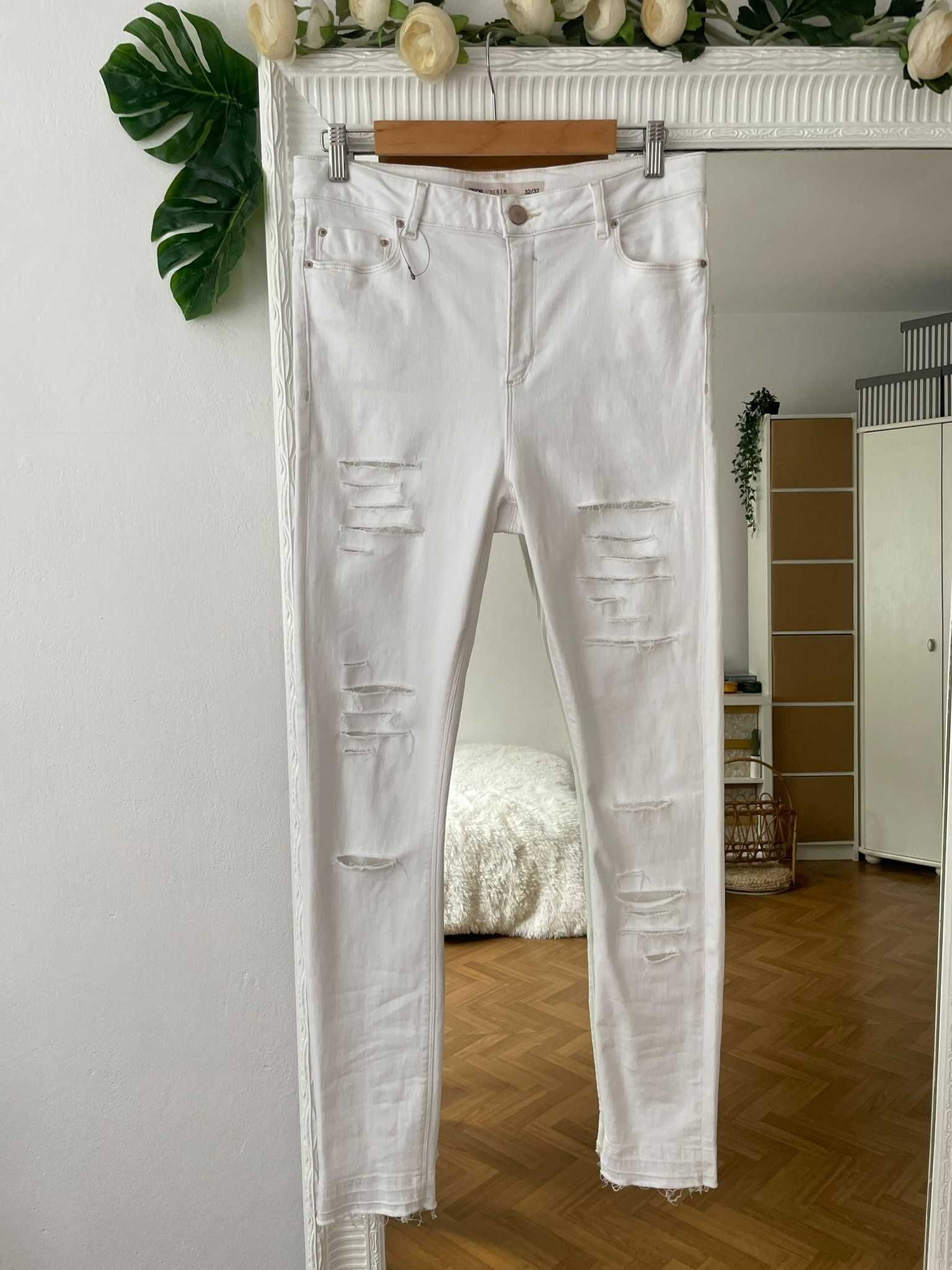 ASOS spodnie białe jeans rurki dżinsy dziury przetarcia L 40 XL 32/32