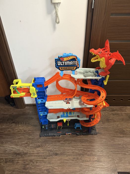 Garaż i zjeżdżalnia Hot Weels
