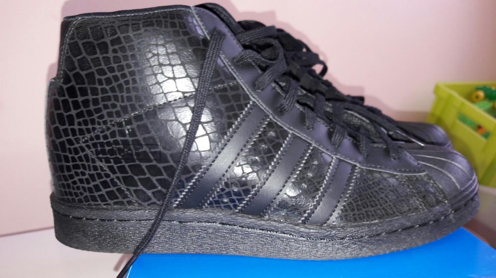 ADIDAS superstar up 40 2/3