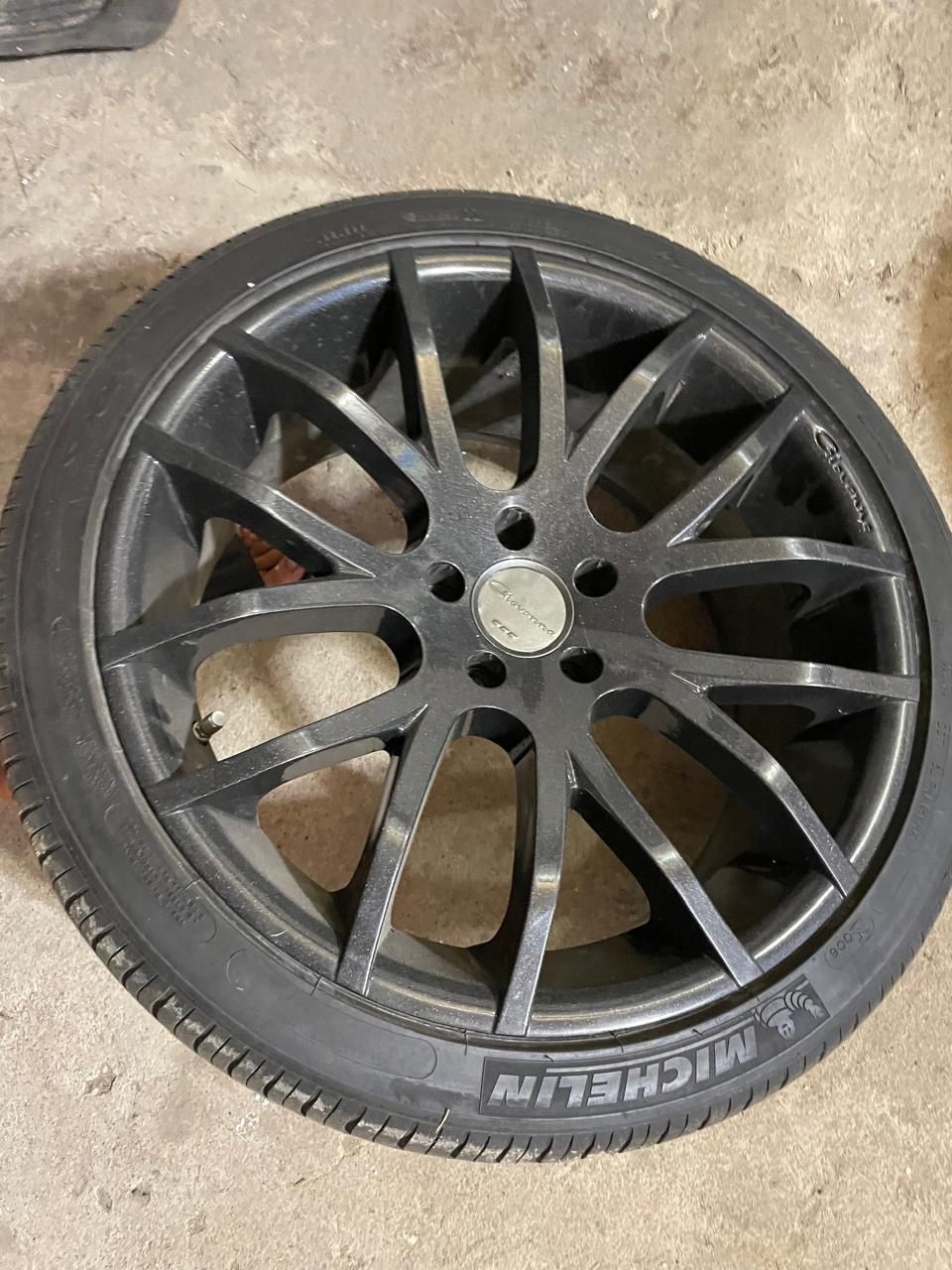 Продам летнюю резину Michelin 255/35 ZR20. Лето. Отличное состояние