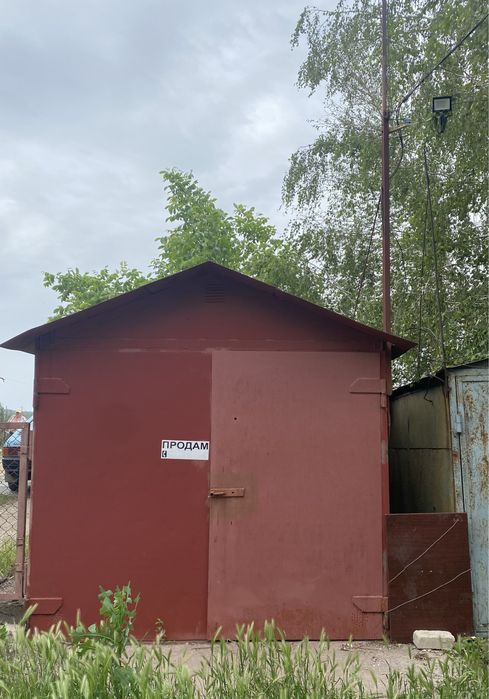 Гараж металевий.