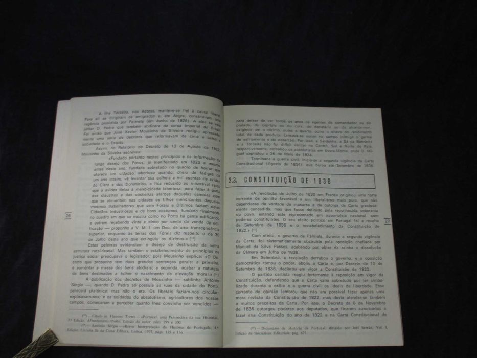 Livro Introdução à Política As Constituições Portuguesas e Pactos MFA