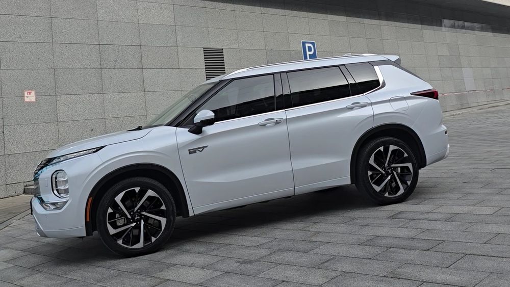 Mitsubishi outlander PHEV 2.4 4WD SEL Гібрид 2023р. 

 PHEV 2.4 P 4WD