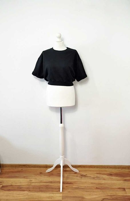 157 czarny krótki tshirt ze ściąganiem w talii