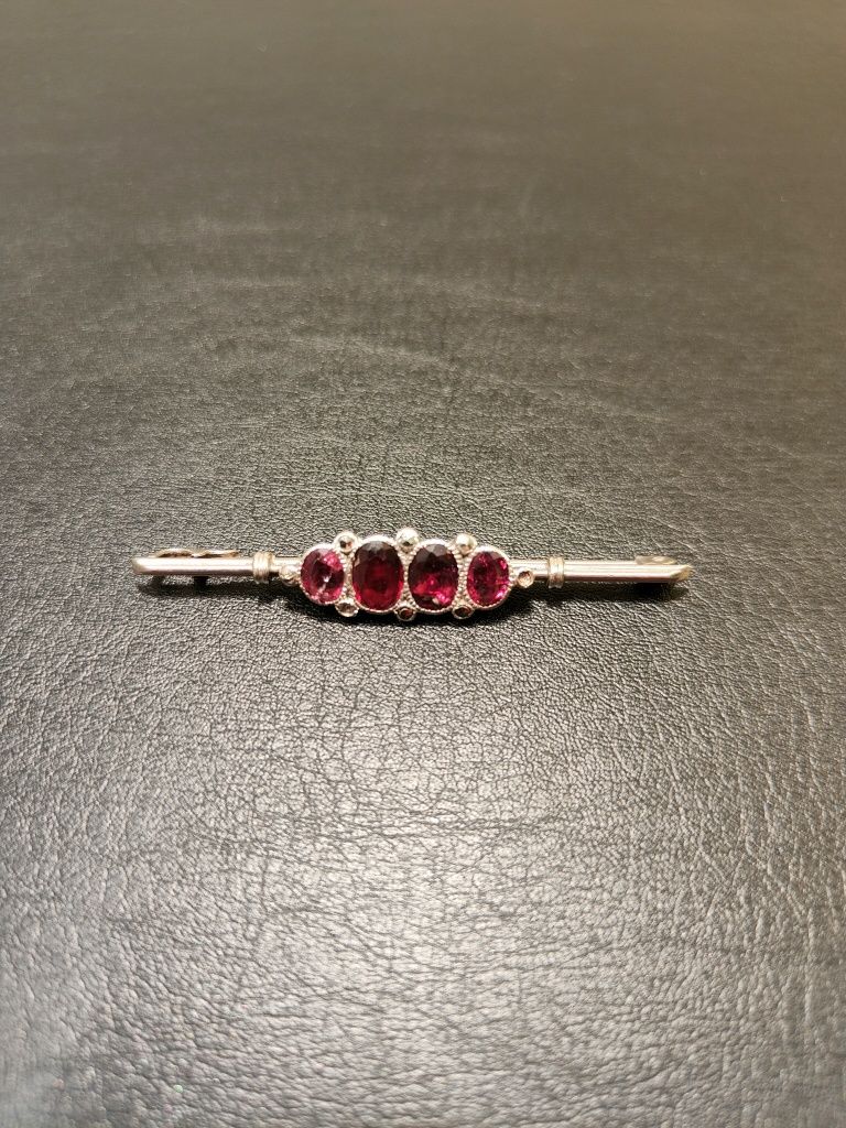 Alfinete de Senhora Prata e Granadas