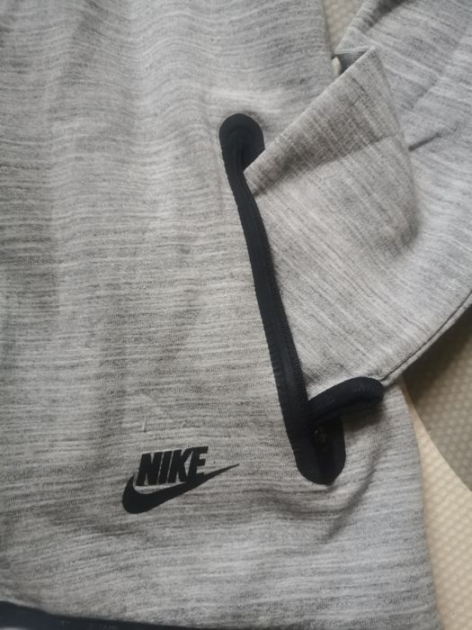 Bluza Nike r. S Asymetryczna, z tyłu dłuższą, zapinana na zamek