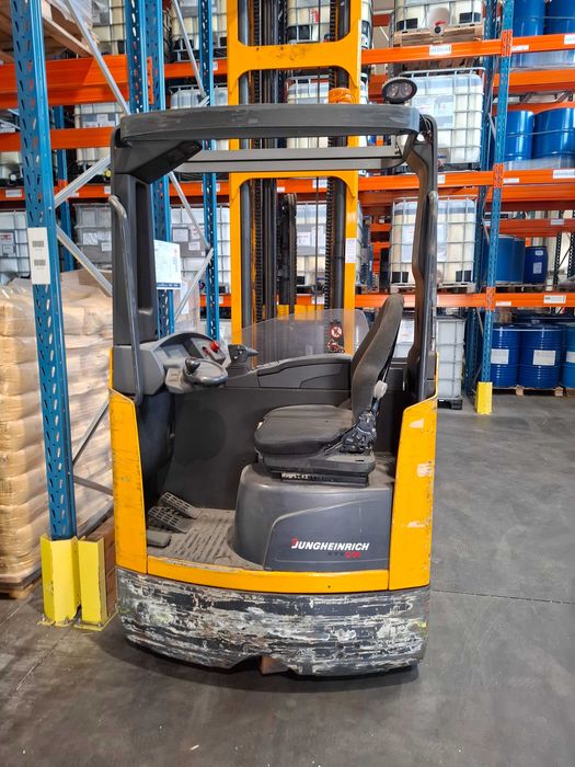 Wózek wysokiego składowania Jungheinrich ETV 214