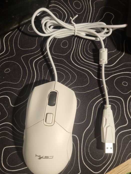 Myszka gamingowa z wymienną nakładką na magnes