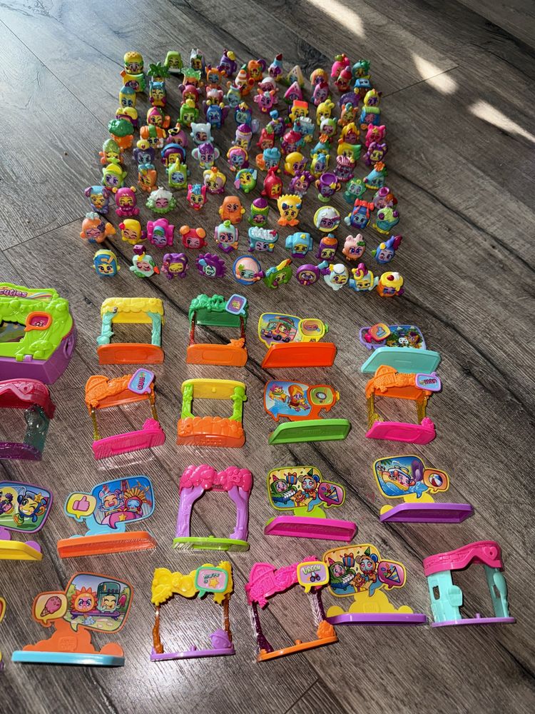 Giga kolekcja MojiPops, 102 figurki 24 domki kolekcjonerskie unikaty