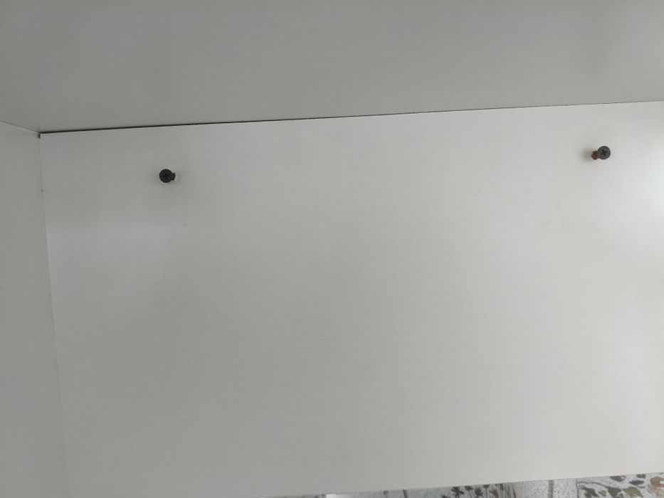 Białe biurko narożne