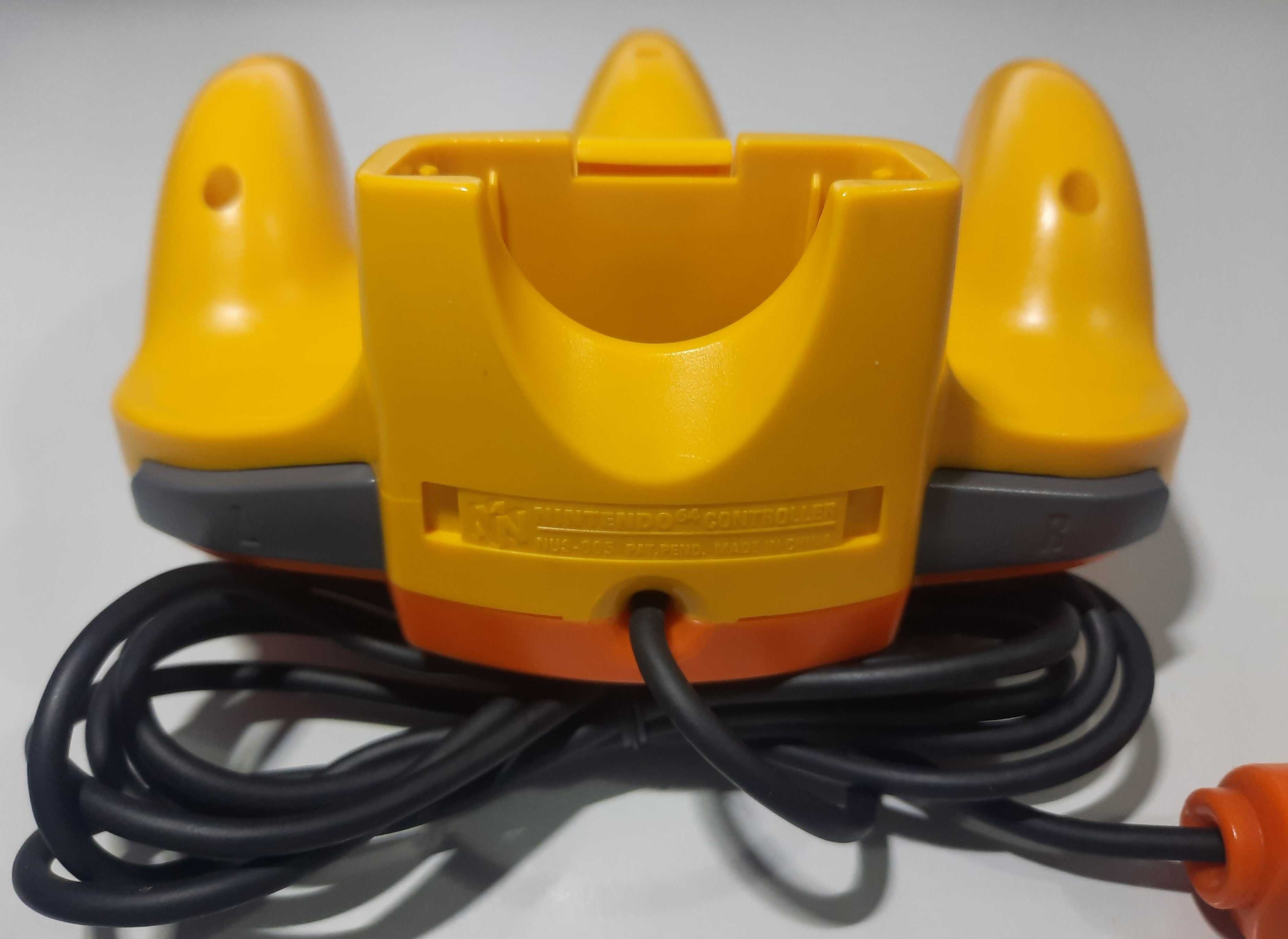 Pad Nintendo 64 / Pikachu Orange and Yellow (NUS-005)