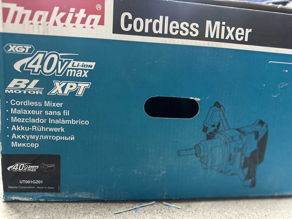 Mieszadło Makita  UT001GZ01 + Ładowarka z bateriami BL 4050F / DC40RB
