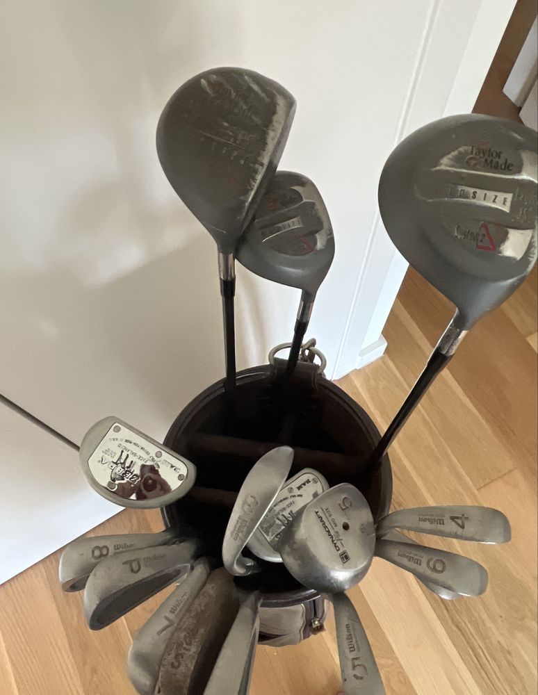 Saco com 16 tacos de golfe