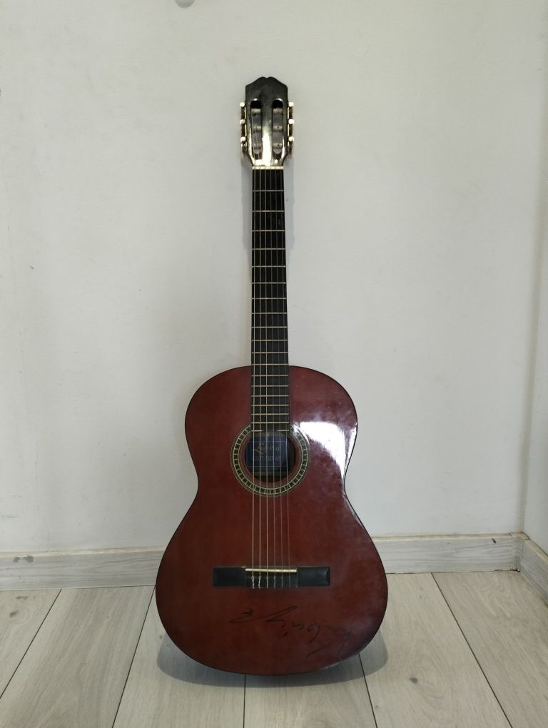 Sprzedam gitarę z podpisem kubańczyka