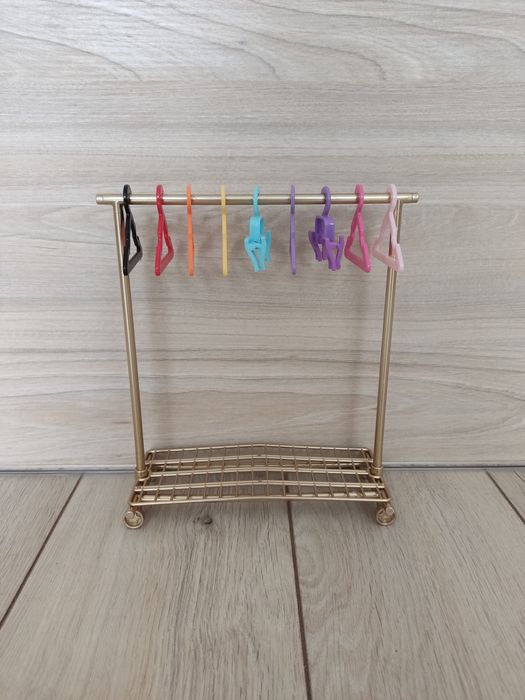 wieszak dla lalek rainbow high studio mody avery styles mga # lalka