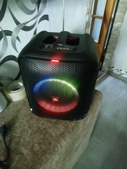 Портативна колонка JBL