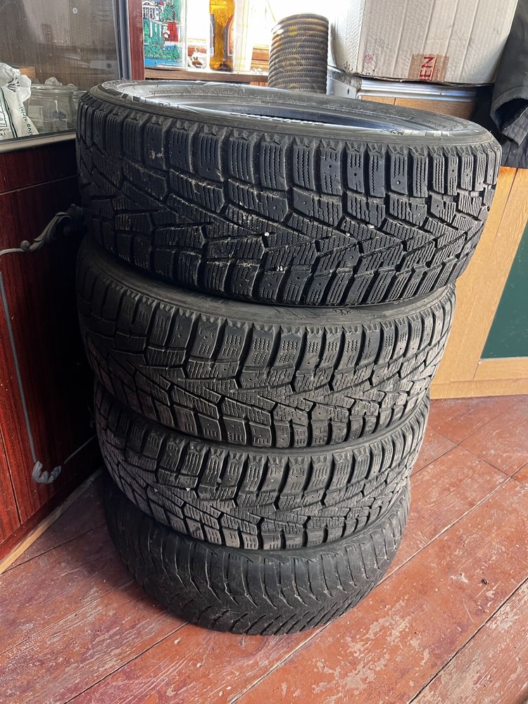 Продам зимові шини Roadstone Winguard 205/55 R16