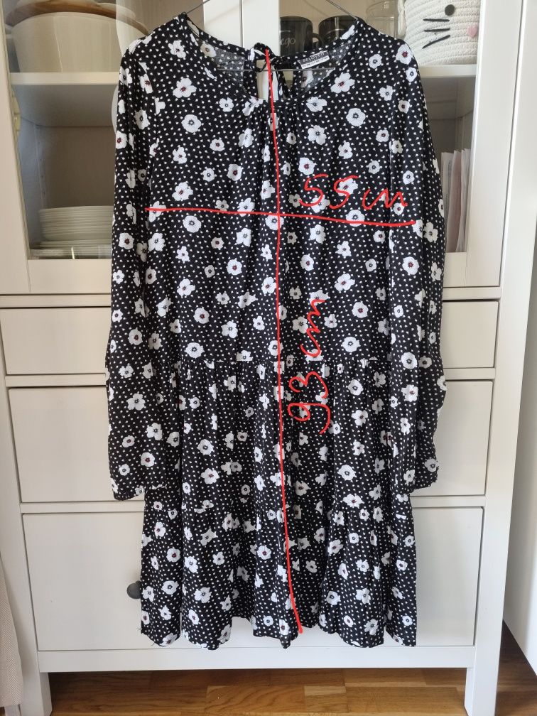 Czarna sukienka w kwiaty, boho, z falbanami