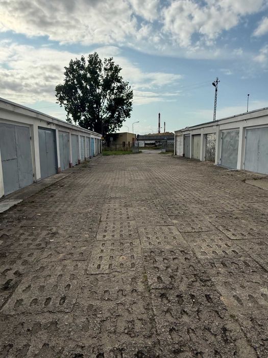 Garaż murowany 18,5 m2, instalacja elektryczna, zamknięty kompleks.