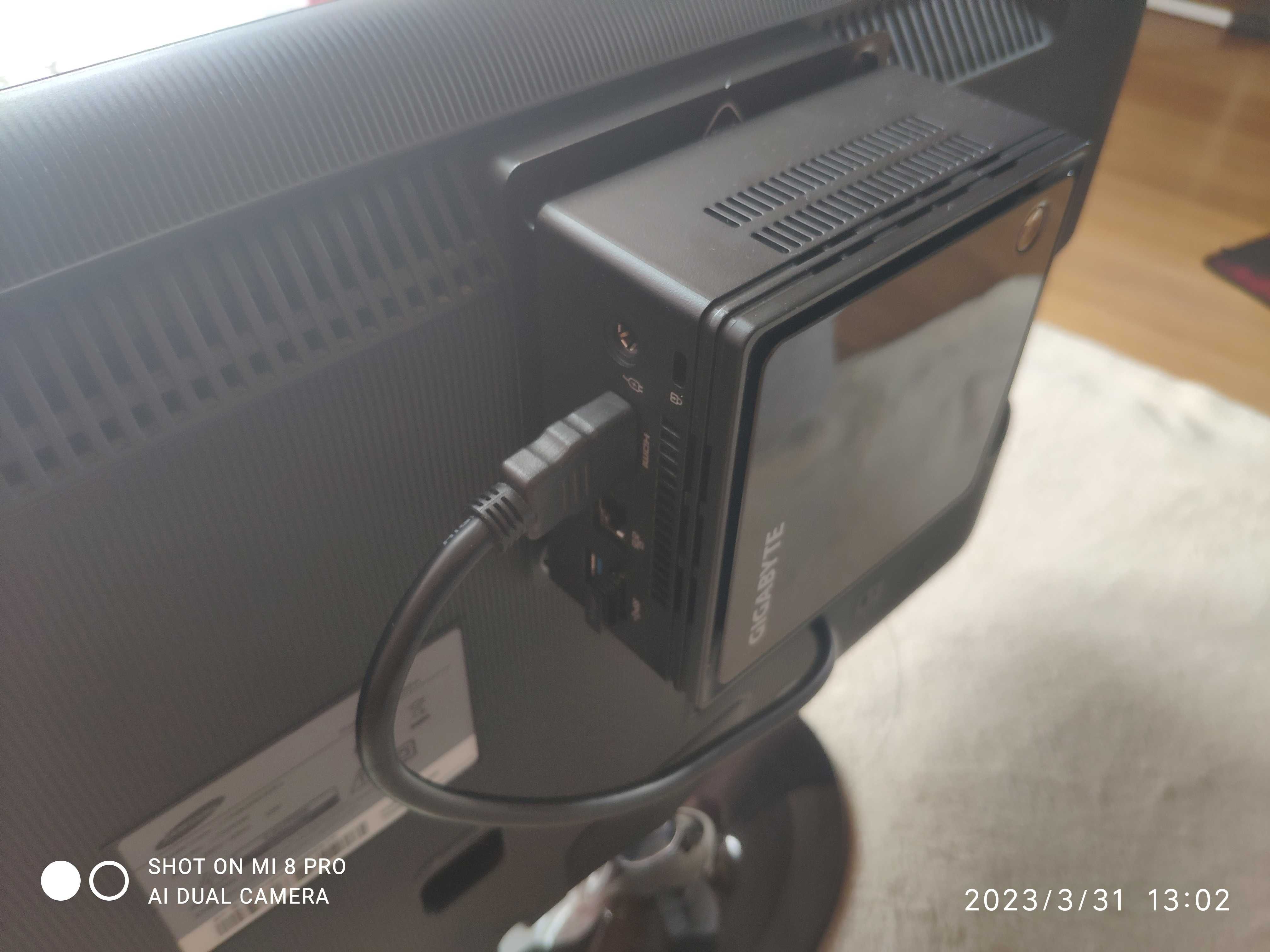 Komputer Gigabyte Brix 8GB RAM 480GB HDD W10 Home + Samsung 23' LED TV