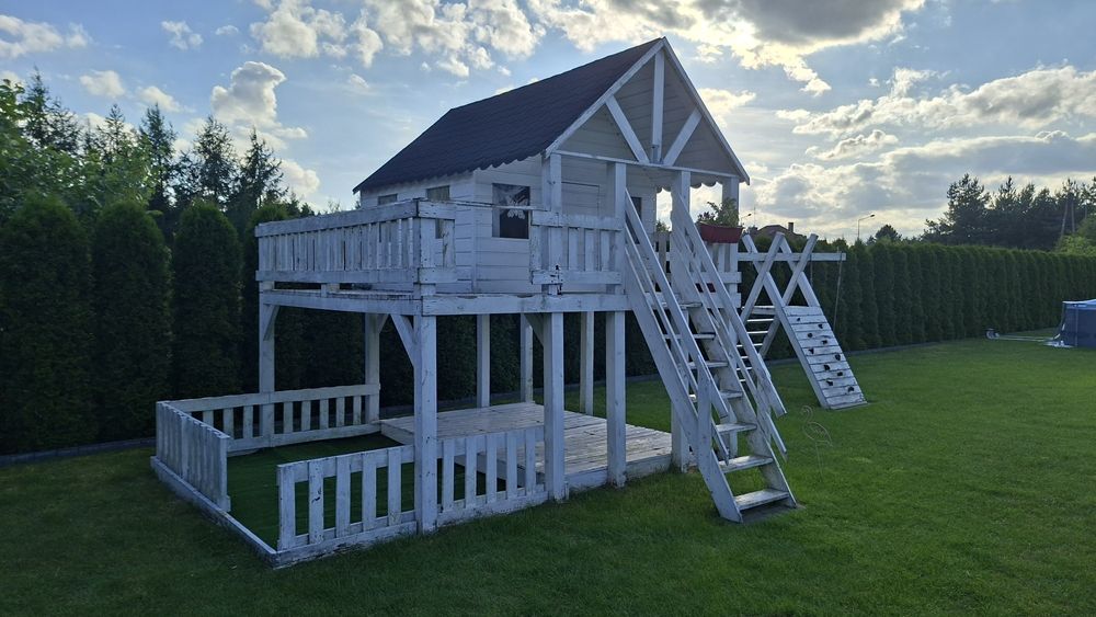 Duży domek dla dzieci, plac zabaw