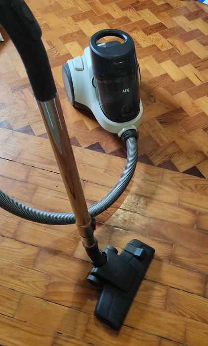 Aspirador sem Saco AEG