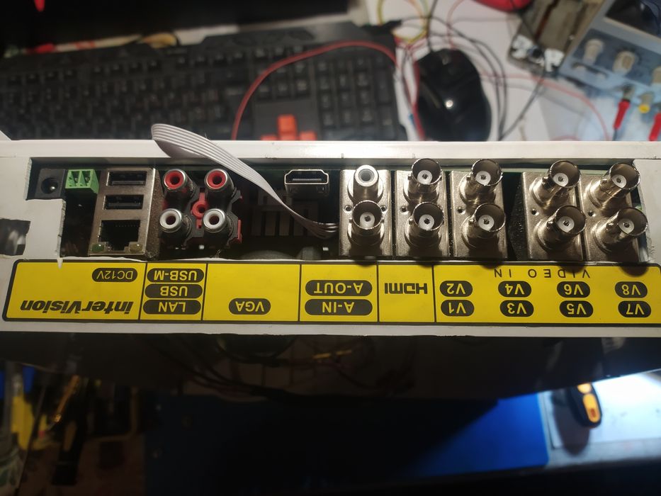 Відеореєстратор Intervision 8-канальний+з безперебійним блоком.