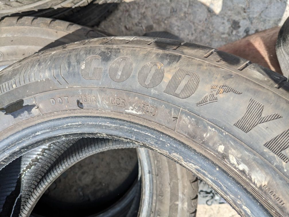 215/55R17 Goodyear 94V