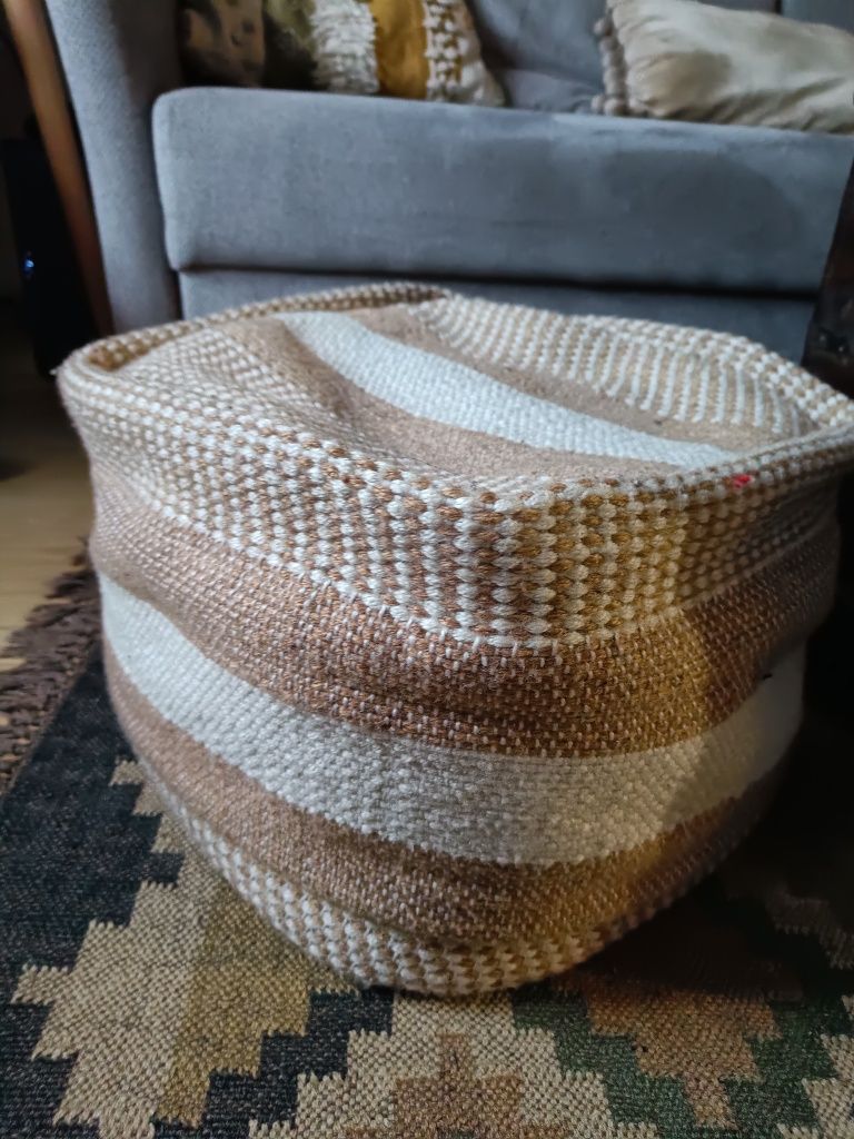Pufa boho, pleciona, naturalna, styl skandynawski