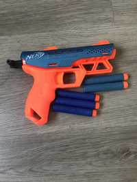 Pistolet Nerf + 5 strzałek