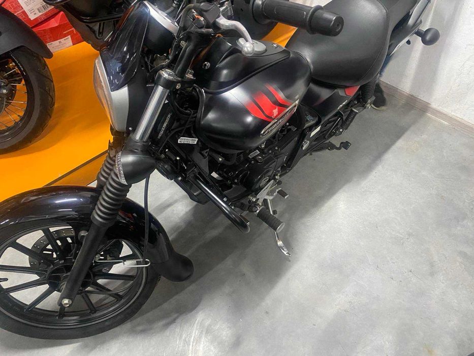 Bajaj Avenger strit cruiser 220 новий
