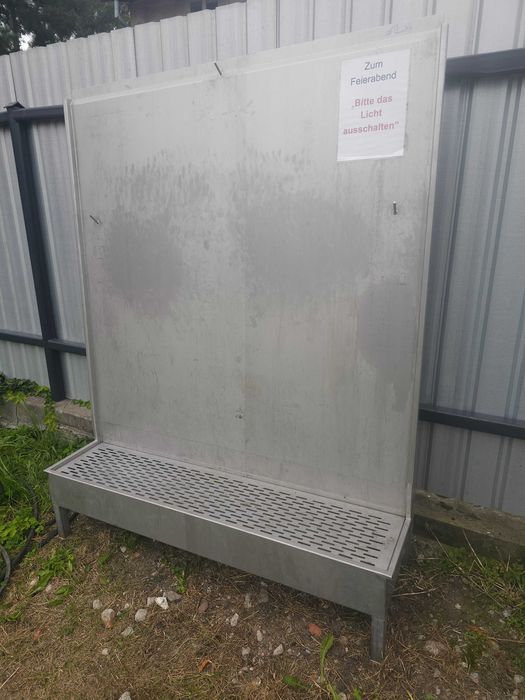 Myjka fartuchów i butów roboczych nierdzewna. Ścianka higieniczna.