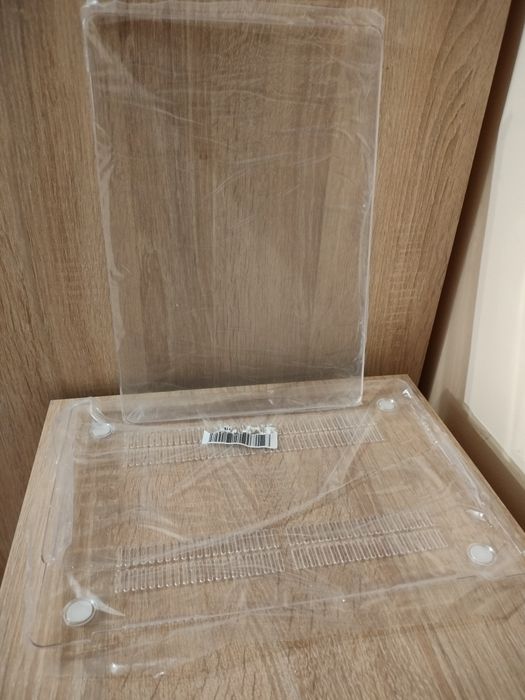 Plastikowa obudowa na laptop