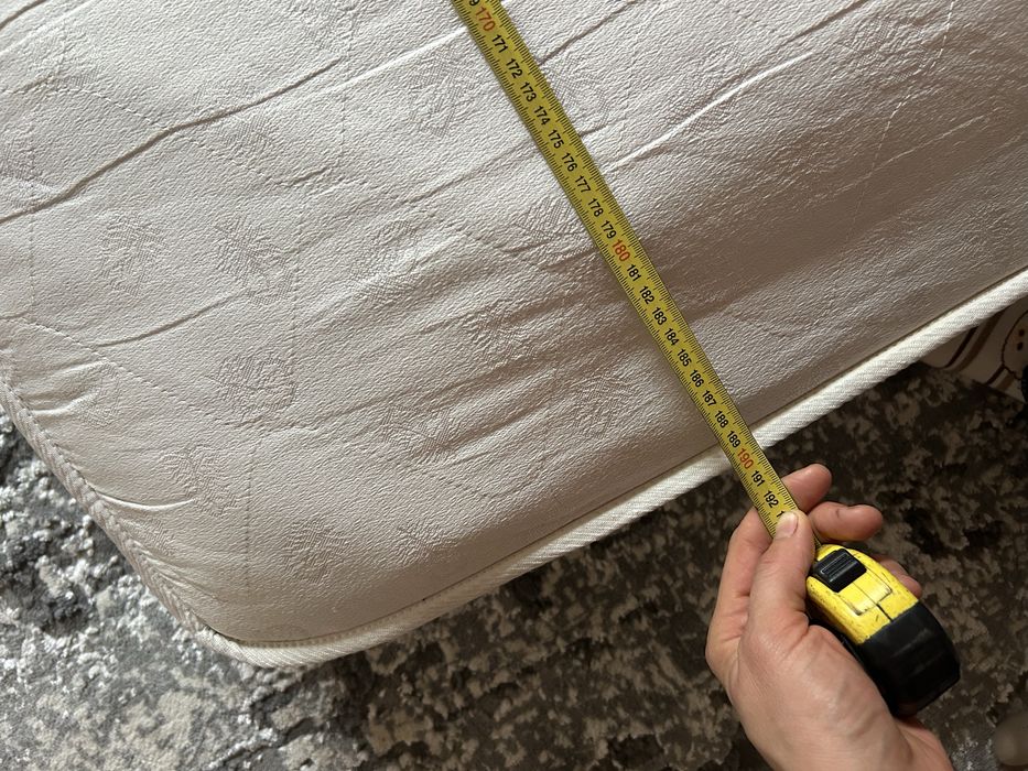 Віддам безкоштовно матрас