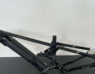 Rama Husqvarna MC LE pod Shimano e8000 na kola 27,5