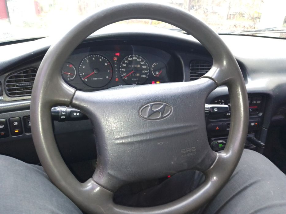 Hyundai Sonata 1994р набагато краще чим жигул  є торг .