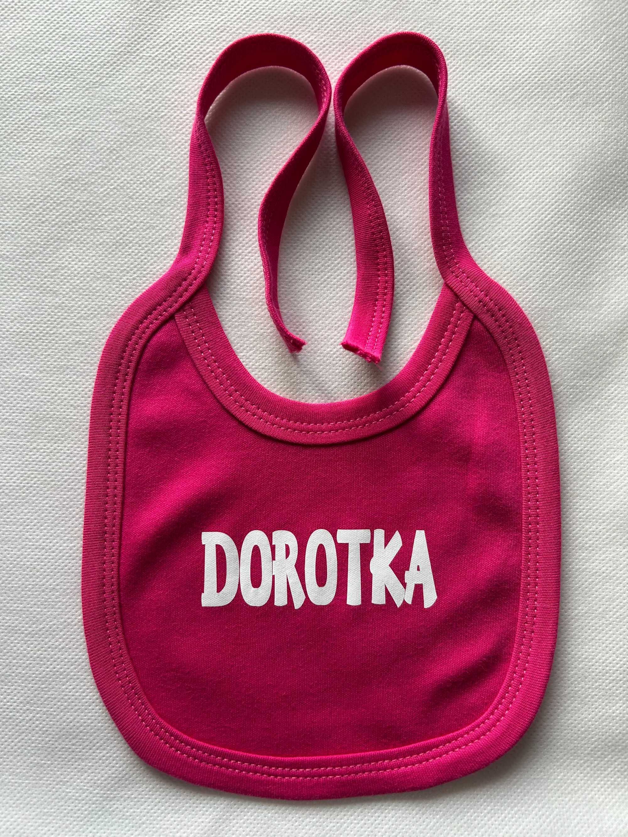 Śliniak dziecięcy z imieniem Dorotka dla dziewczynki różowy bawełniany