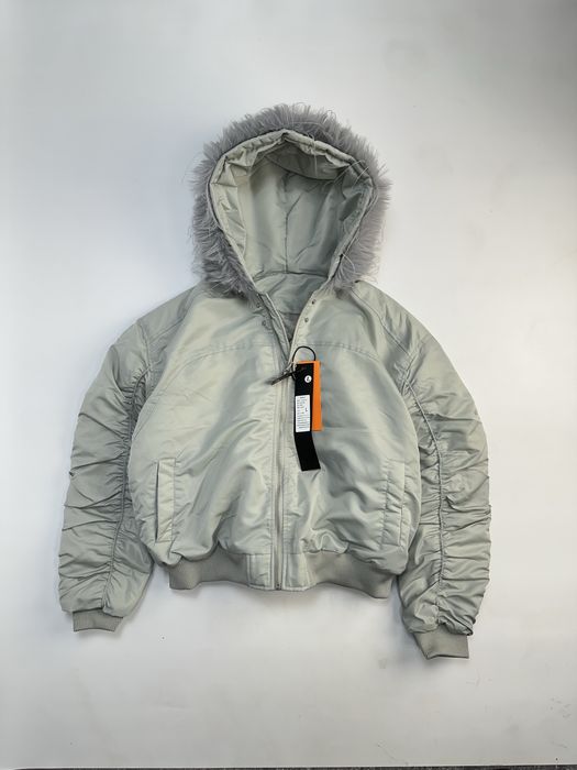 Бомбер с мехом на капишоне белый аляска куртка белая MA1 opium bomber