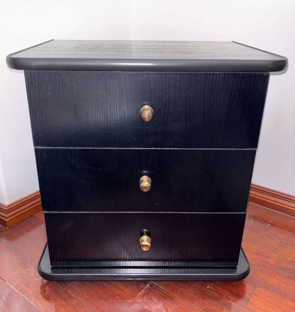Mobilia de quarto em tons pretos