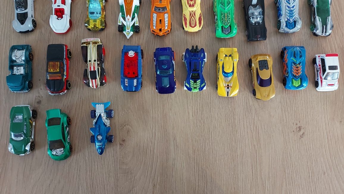 Zestaw samochodzików Hotwheels 43 szt.