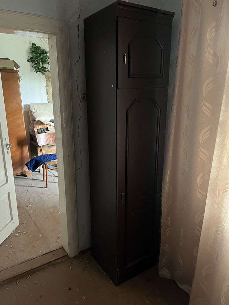 Шафа, сервант, стінка