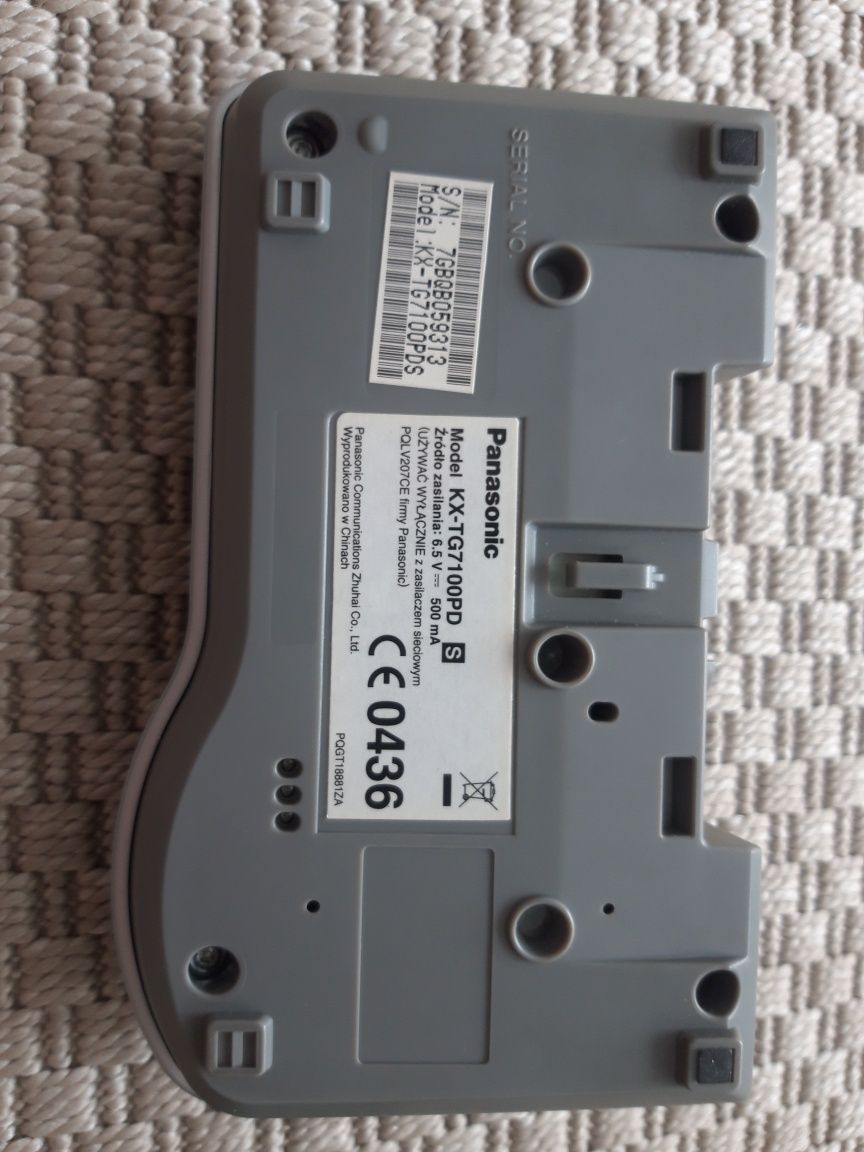 Bezprzewodowy telefon stacjonarny Philips KX-TG7100PD