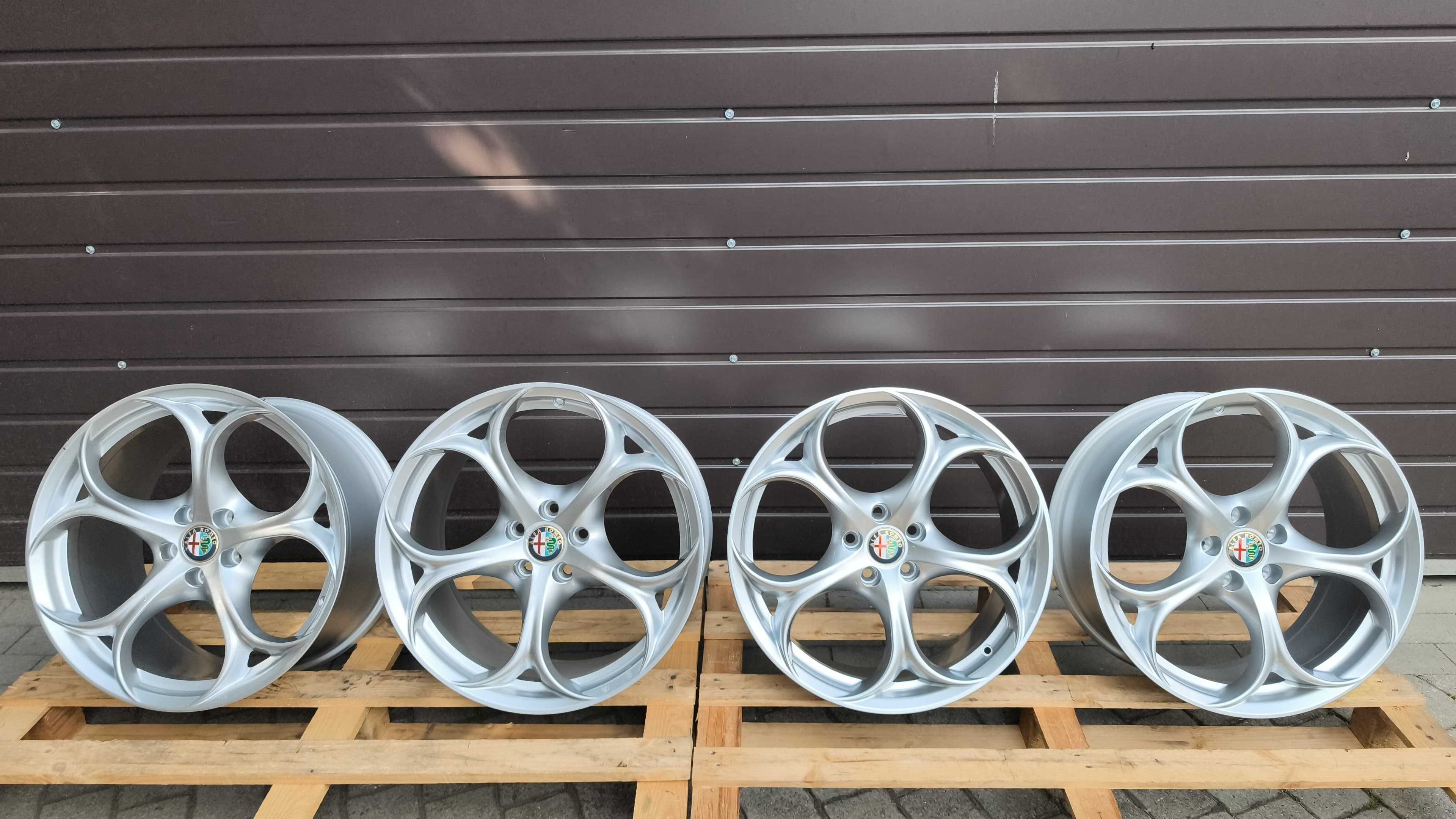 Felgi aluminiowe Alfa Romeo Giulia 19" 5x110 8,5J 10J Nowe (OL651F)