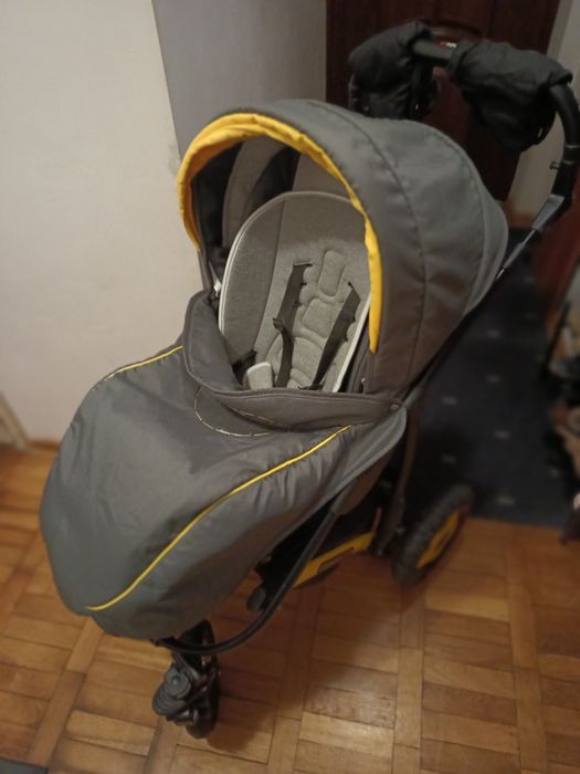 Wózek Camarelo (spacerówka+gondola)