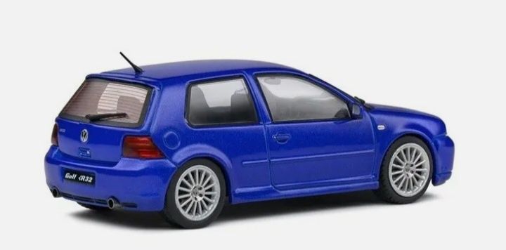 Volkswagen Golf lV R32 ano de 2003 ( solido escala 1/43) 3 cores