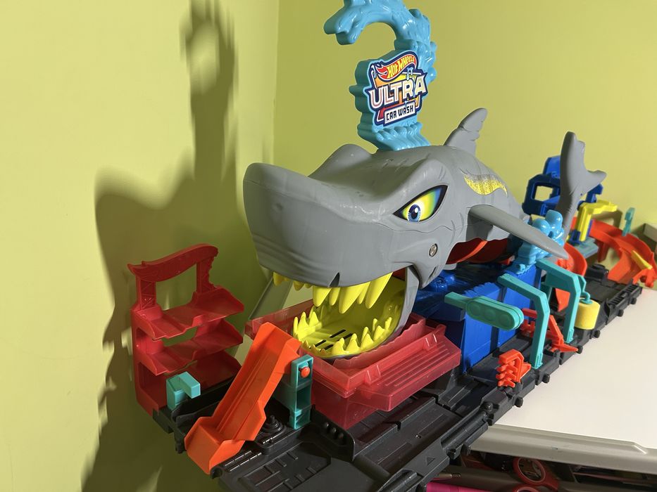 Hot Wheels Акула Мийка