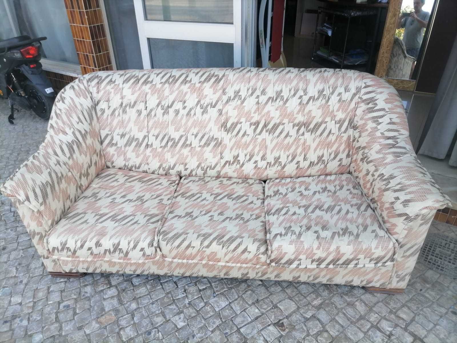 Vendo um sofá cama